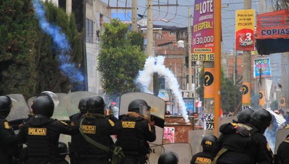 Paro de transportistas Huancayo: policías despejan calles con gases lacrimógenos por revoltosos y manifestantes que no acatan tregua | VIDEO RMMN | ACTUALIDAD | TROME