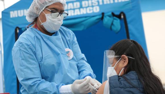 Minsa remarcó que la vacunación continuación los días 31 de diciembre y 1 de enero. (Foto: Andina)