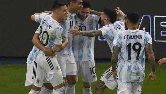 Argentina's Angel Di Maria (2nd L) celebrates with teammates after scoring against Brazil during their Conmebol 2021 Copa America football tournament final match at the Maracana Stadium in Rio de Janeiro, Brazil, on July 10, 2021. (Photo by MAURO PIMENTEL / AFP)