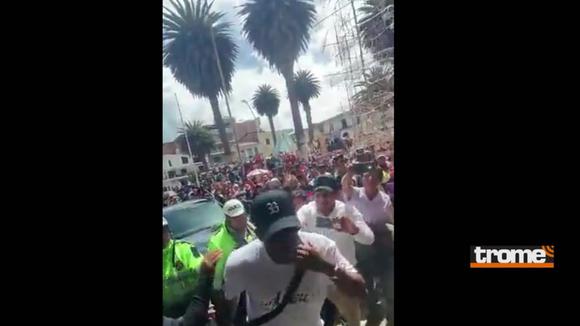 Jefferson Farfán causó furor en  Otuzco (Video: YouTube)