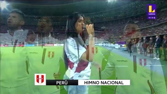 Daniela Darcourt sorprendida con Himno Nacional de Perú (video: Latina)