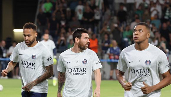 Dani Alves criticó a Mbappé por no aprovechar a Neymar y Messi. (Foto: AFP)