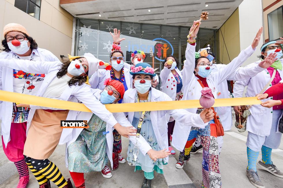 Clauns y personal de salud llevan terapia de la alegría para ayudar a la recuperación de niños hospitalizados en el Instituto Nacional de Salud del Niño - San Borja.