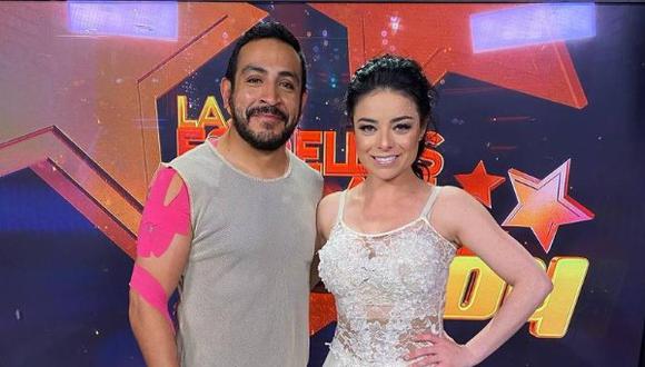 La actriz Violeta Isfel luciendo una blusa blanca, junto a su colega, el también actor Luis Fernando Peña (Foto: Violeta Isfel/Twitter)