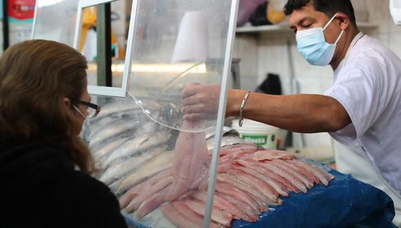 Estudio del INEI detalla que los pescados y mariscos fueron los de mayor variación, ya que sus costos se incrementaron en un 5.48%. (Foto: GEC)