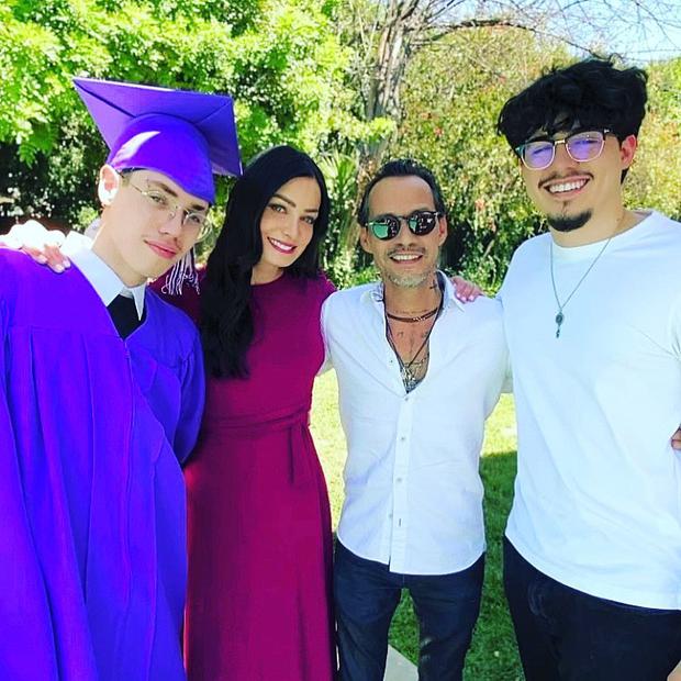 Marc Anthony, Dayanara Torres and their two children at an academic event (Photo: Instagram)