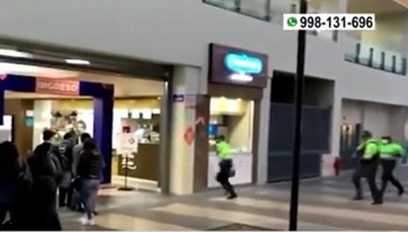 Ladrón se hizo pasar como cliente para ingresar al centro comercial. (Foto: América Noticias)