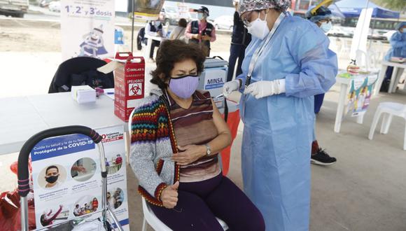 La vacunación contra el coronavirus (COVID-19) sigue avanzando a nivel nacional. | Foto: Violeta Ayasta/ @photo.gec