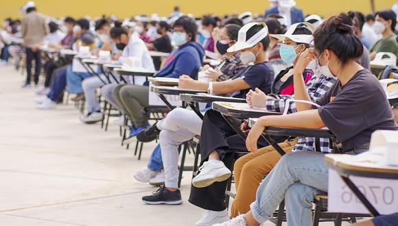 Postulantes rindieron examen de admisión 2022-II presencialmente el último sábado 2 de abril. Foto: UNMSM