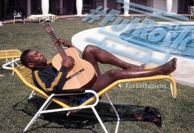 Pelé aprovechaba los días que no jugaba para componer canciones y, según él, llegó a escribir 500