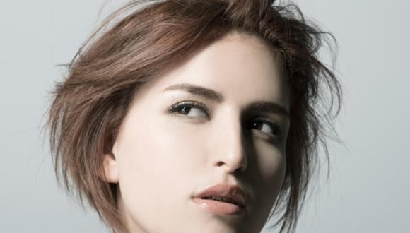 La psicóloga Elena Dapra asegura que con pequeñas acciones realizadas sobre el pelo se logra conseguir bienestar. (Getty Images)