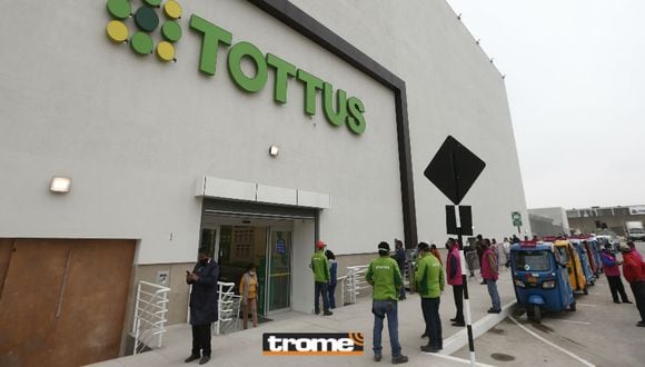 Nueva opción de mall para Lima Norte. Mallplaza Comas inició operaciones solo con Tottus y Sodimac. En exteriores se observó servicio de mototaxis.(Foto: Andrés Paredes / Trome)