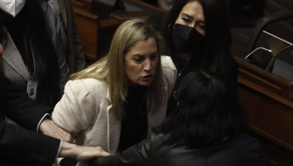 María del Carmen Alva ya había protagonizado otro incidente con su colega Isabel Cortez, de Cambio Democrático. (Foto: Cesar Campos/@photo.gec)