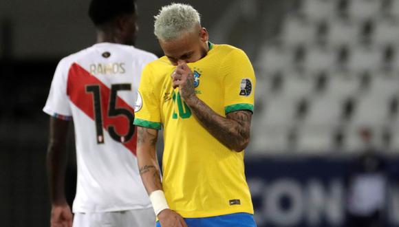 No se lo creyeron: VAR invalidó un falso penal armado por Neymar en Perú vs Brasil