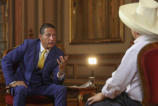 El presidente Pedro Castillo fue entrevistado por el periodista Fernando del Rincón para CNN.  Foto: Presidencia