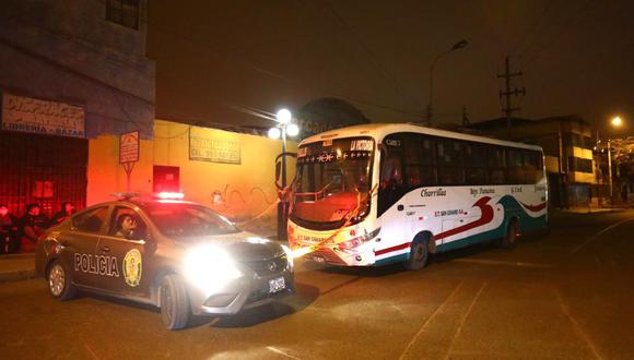 Sujetos balearon un bus de la empresa San Genaro lleno de pasajeros, en Chorrillos. (Foto: César Grados/@photo.gec)
